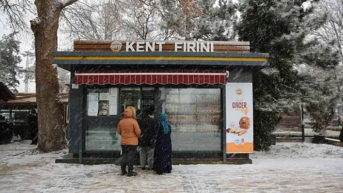 Cumhuriyet Meydanı'ndaki kent ekmek büfe sayısı ikiye çıkarıldı