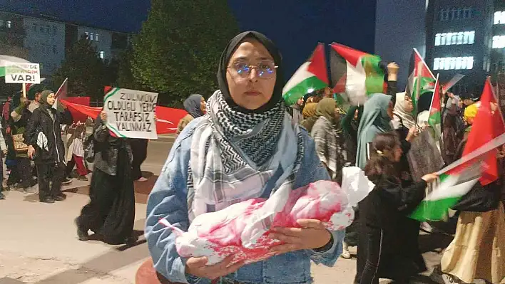öğrenciler İsrail'i protesto etti