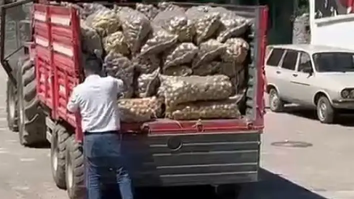 Çuvallar dolusu patatesi köy meydanına döken Başkanla ilgili yeni gelişme!