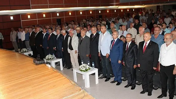 'Dünya Tekstil Krizini günümüze aktaran ozan Dadaloğlu'dur'