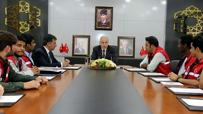 'Damla Projesi' gençlerinden Vali Kamçı'ya ziyaret