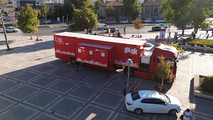 Başkan Gülsoy Kayseri'de yoğun ilgi gören o tırı ziyaret etti