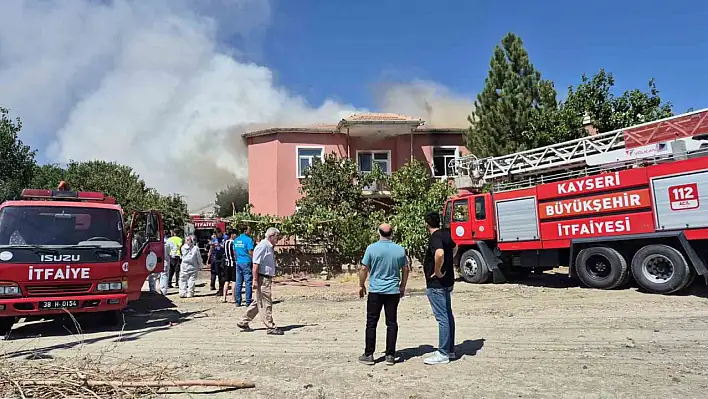 Kayseri'de bir depoda yangın çıktı