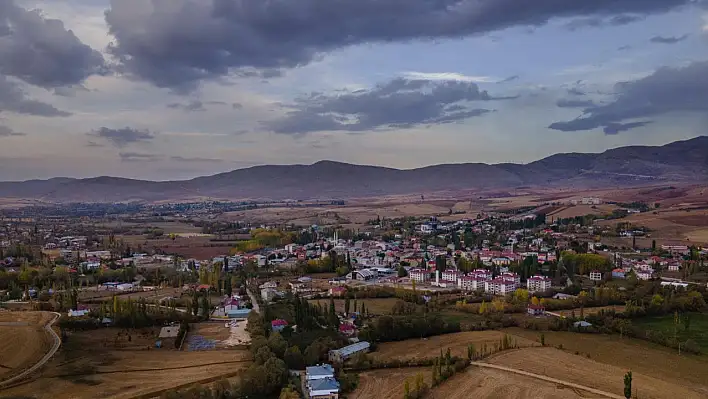 Depremler sonrası o ilçede bulunmuştu! Meclis gündemine taşındı