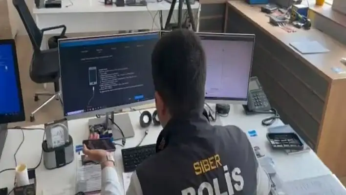 Depremzede vatandaşı dolandırdı