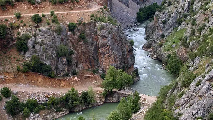 Dev kanyonlar arasından geçen Kayseri'nin eşsiz güzelliği