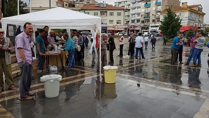 Develi'de aşure dağıtıldı
