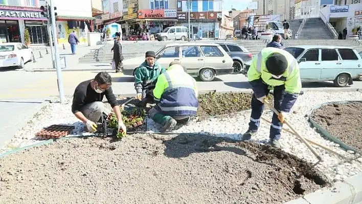 Develi'de bahar mevsimi için peyzaj çalışmaları başladı