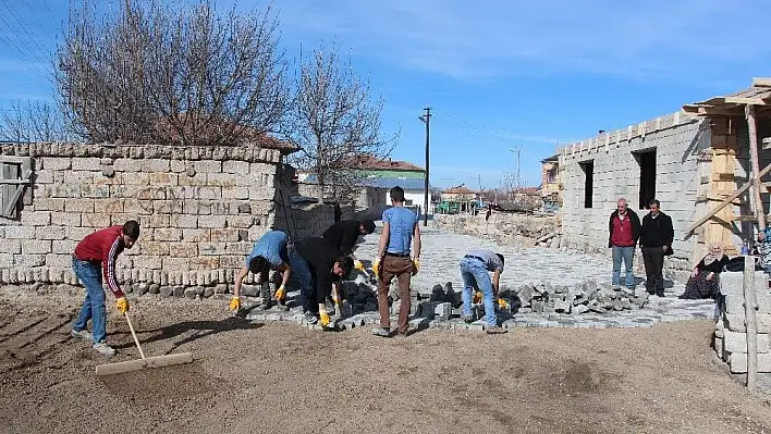 Develi'de köylerde parke çalışmaları devam ediyor