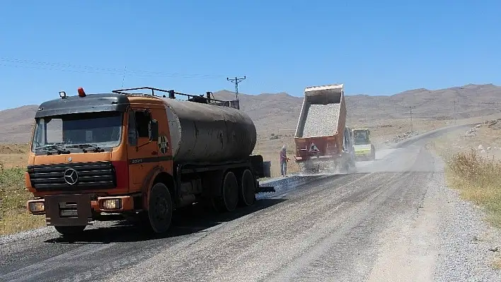 Develi'de Köylerde Yol Çalışmaları Tüm Hızıyla Devam Ediyor