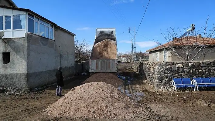 Develi'de kumlama çalışmaları hız kesmeden devam ediyor