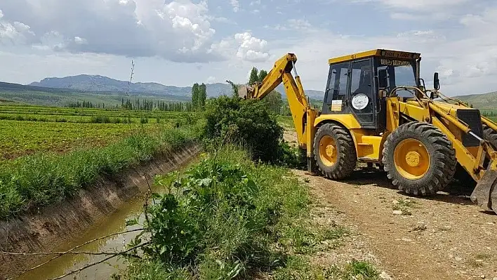 Develi'de mahallelerinde yol ve çevre düzenleme çalışmaları devam ediyor
