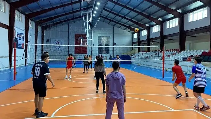 Develi'de voleybol kurslarına ilgi