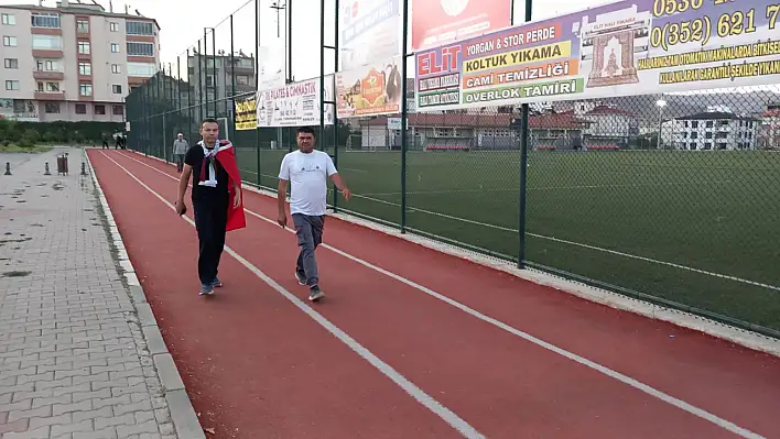 Develi'den 'Bir sabah gelecek kardan aydınlık' diyerek yola çıktı