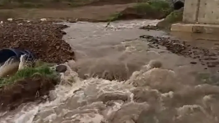 Develi Deresi yatağına sığmadı!