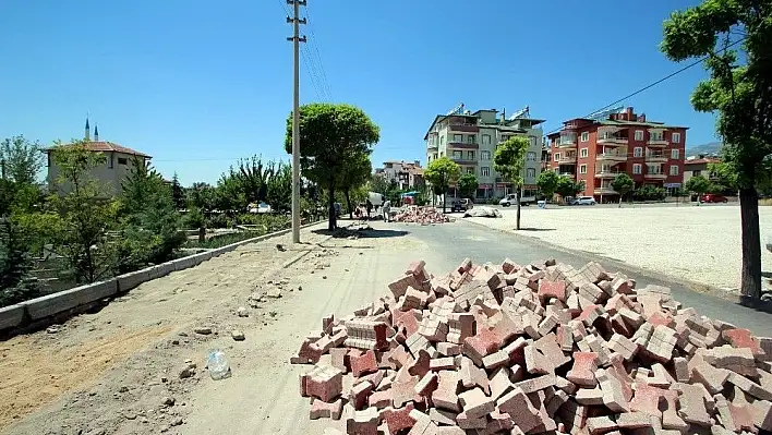 Develi İbrahimağa Mahallesi'nde yol yapım çalışmaları devam ediyor