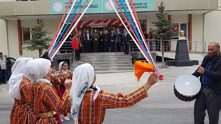 Develi Kaymakamı Duru, 'Halk Eğitim Kursları Eğitim ve Öğretimin Üç Ayağından Biridir'
