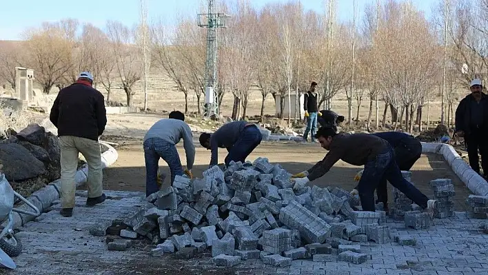 Develi köylerinde yol ve parke çalışmaları devam ediyor