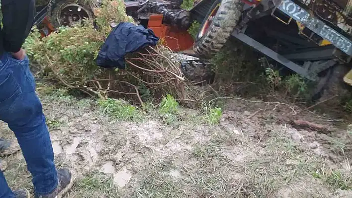 Traktör devrildi! Sürücü hayatını kaybetti