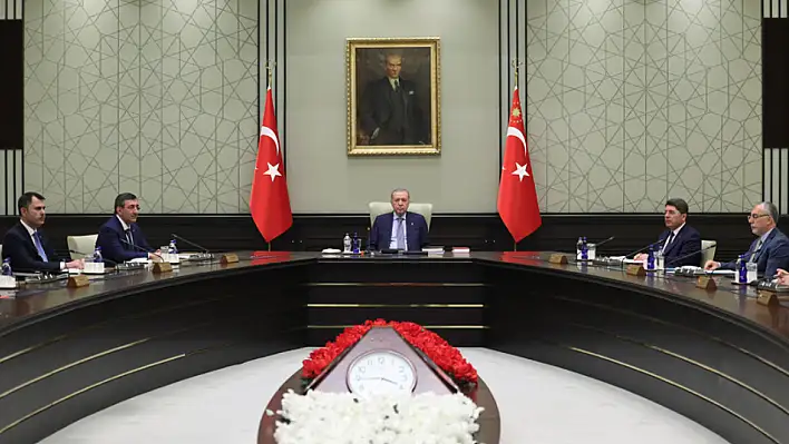 Dikkat çeken gelişme! Erdoğan 'Son toplantı olabilir' dedi mi? Bakanlar değişiyor mu?