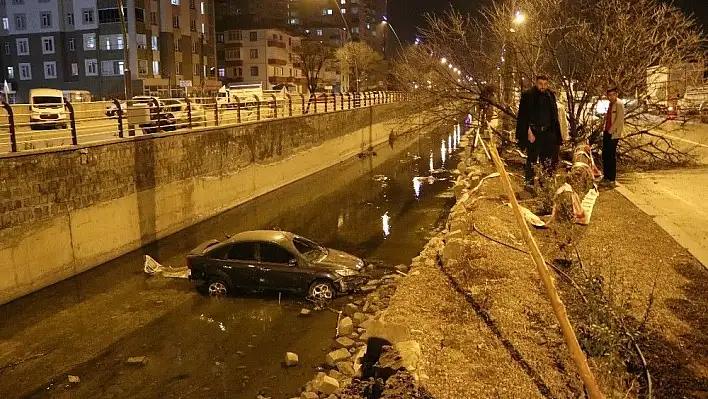 Beton bariyerleri yıkarak uçtu