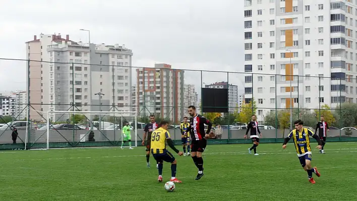 Döğerspor liderliği sürdürdü