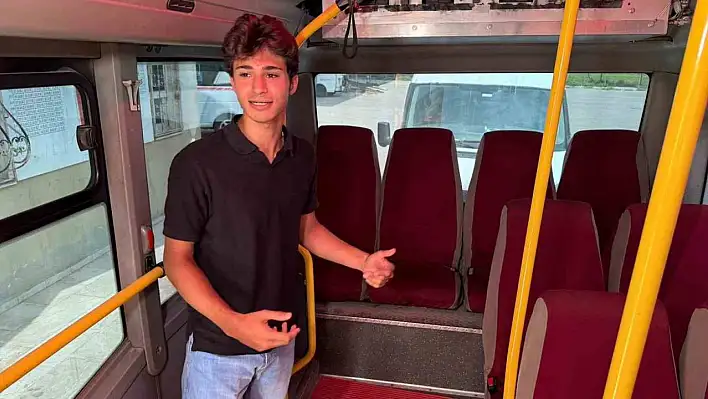 Dolmuşta 700 doları düşürdü, diğer yolcu cebine attı