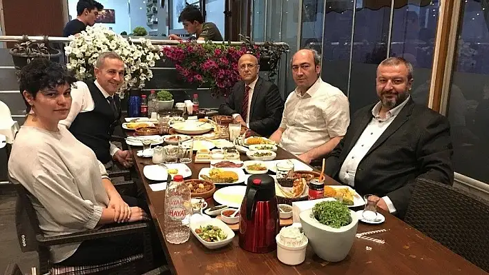 Dostluk Kulübü, yeni yönetimi ilk toplantısı için iftarda buluştu