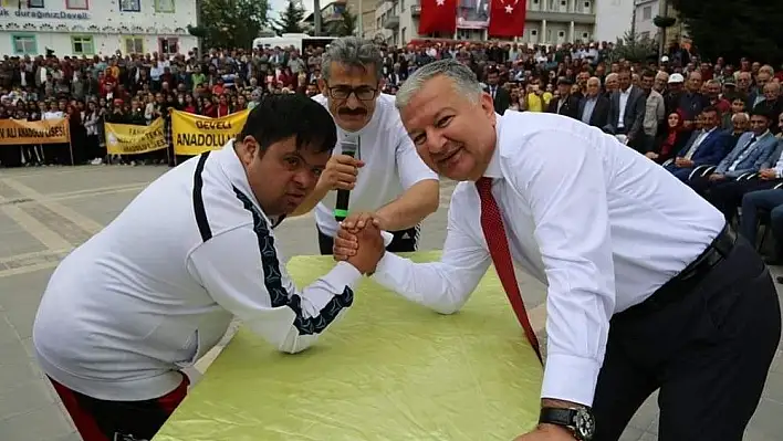 Down Sendromlu Ramazan Bilek Güreşi'nde Develi Şampiyonu Oldu