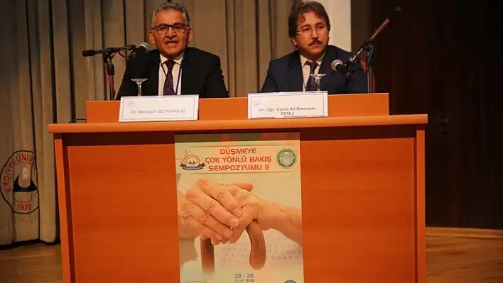 Dr. Büyükkılıç sağlık seminerinde oturum başkanlığı yaptı
