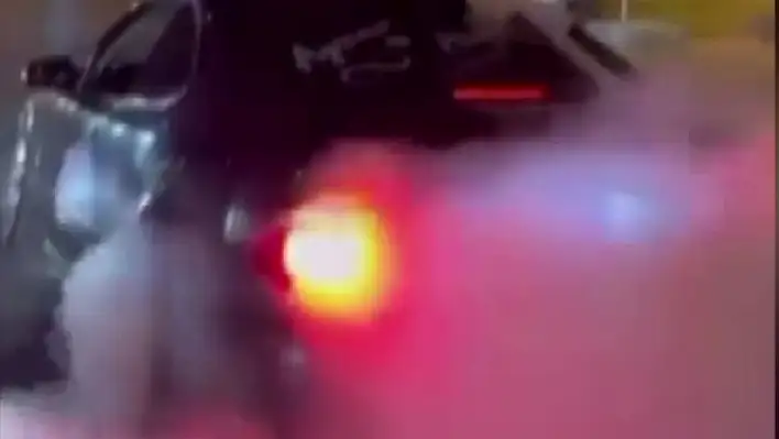 Düğün konvoyunda gelin arabası ile lastik yaktılar! O şahıslara ağır ceza