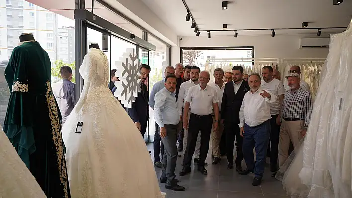 Düğün mü var? Kayseri protokolü gelinlik baktı!