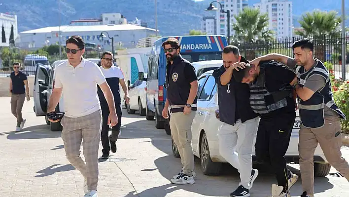 Düğün salonu önünde cinayet