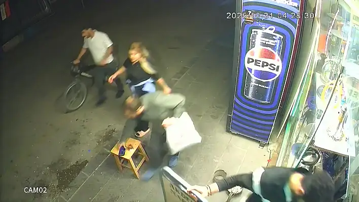 Dükkanın önündeki telefonu çaldı! Savunması pes dedirtti