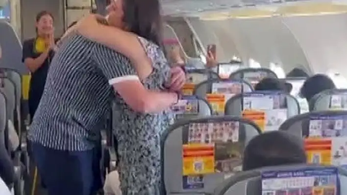 Kayseri'de Kıbrıs'a giden uçakta sürpriz! Bakın ne yaptı