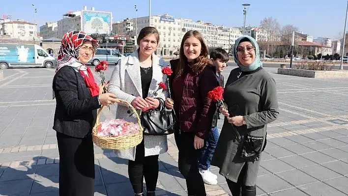 Dünyam Hastanesi 'Kadınlar Günü'nü unutmadı
