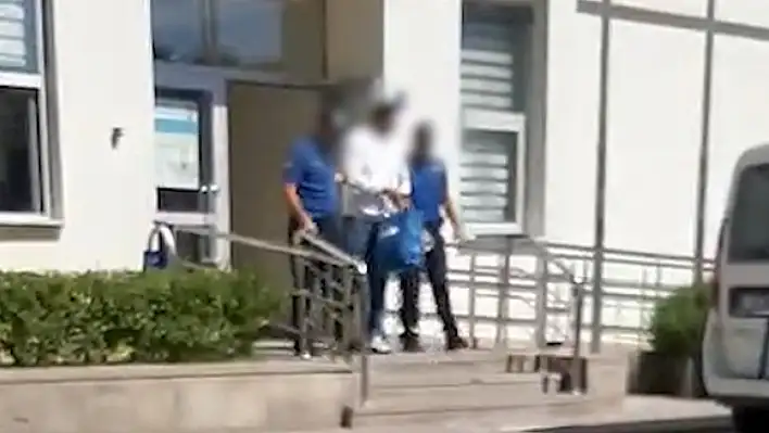 'Dur' ihtarına uymadı, polis barikatına daldı! Kaçan araçta bakın ne çıktı!