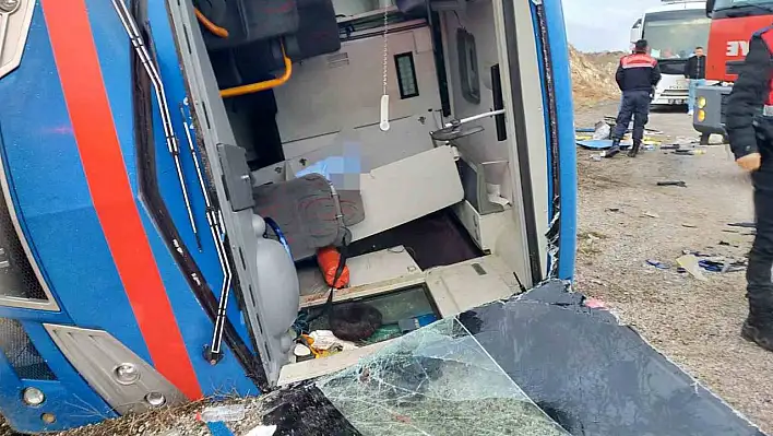 Cezaevi nakil aracı devrildi: Yaralılar var