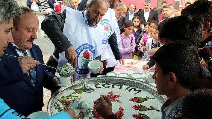 Eğitim Bir-Sen'den öğrencilere bin kişilik aşure ikramı