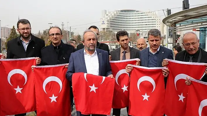 Eğitim Bir-Sen'den zeytin dalı operasyonuna 'Türk bayraklı' destek