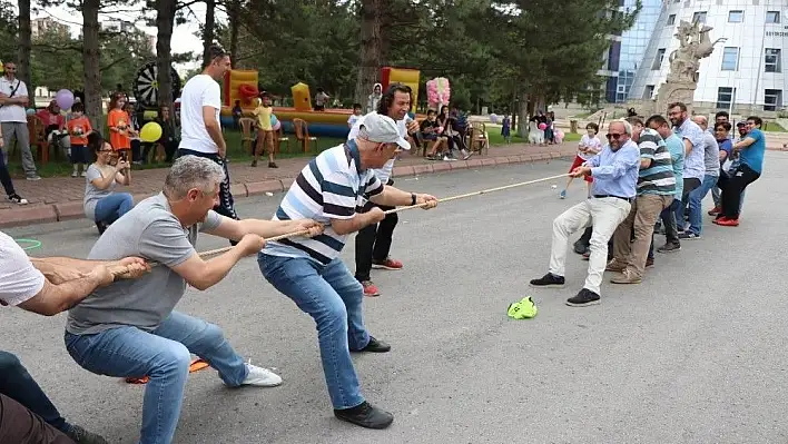 Eğitim Bir-Sen Kayseri Şubesi üyeleri piknikte stres attı
