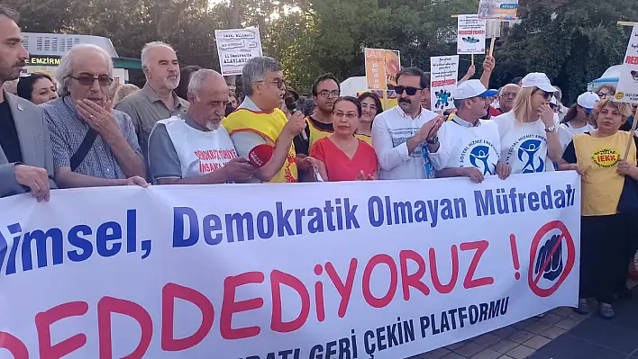 'Eğitim programı değil AKP'nin parti programı' diyerek eylem yaptılar!