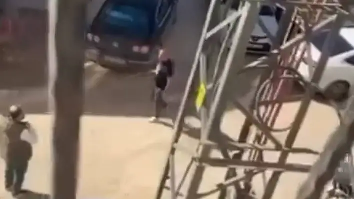 Tüfekle mahallede ateş açtı