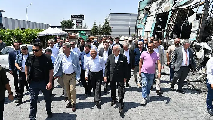 Elitaş ve beraberindekiler Kayseri OSB'de yanan fabrikayı ziyaret etti