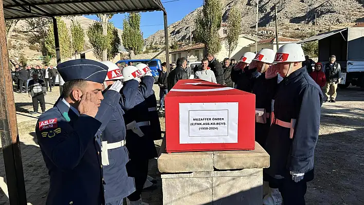 Emekli Başçavuş, son yolculuğuna askeri törenle uğurlandı