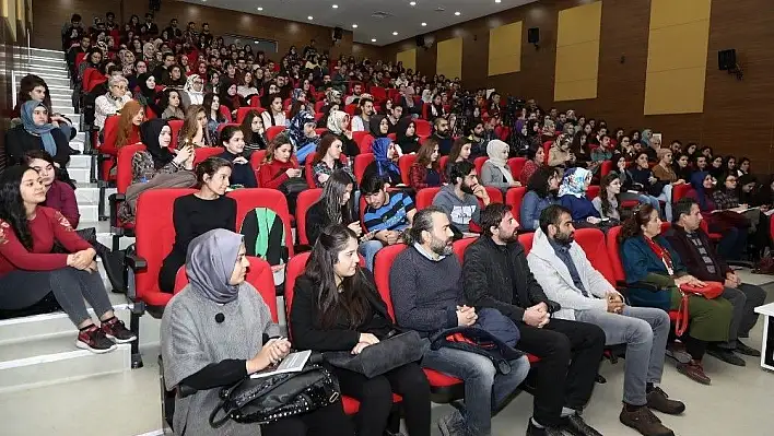 Emekli Büyükelçi Kenan Gürsoy, ERÜ'de konferans verdi