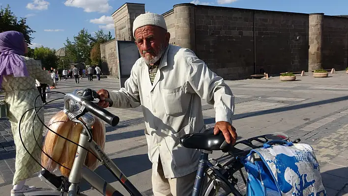 'Emekli olmak için para ödeyen çift kat enayi'