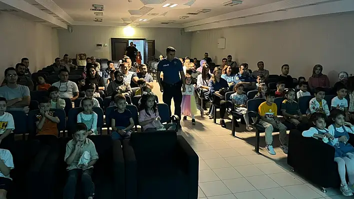 Emniyet 200 minik öğrenciyi misafir etti
