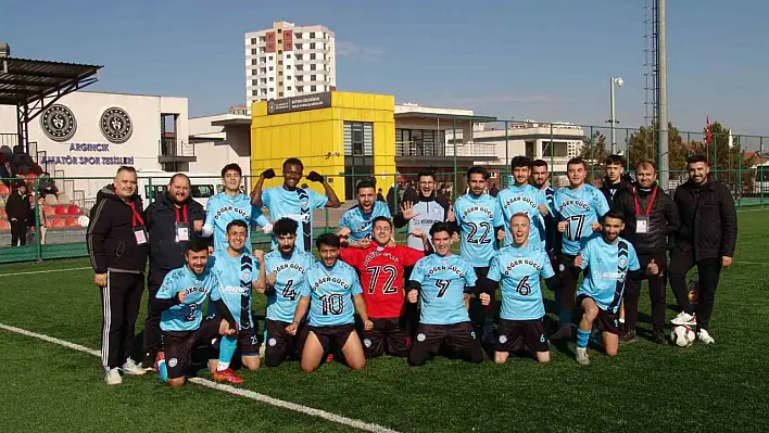 EMT Döğergücü, Sosun Birlikspor'u 6-1 mağlup ederek zirvede