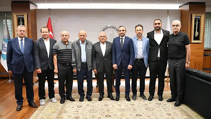 Endonezyalı öğrencilerden Başkan Büyükkılıç'a sürpriz ziyaret